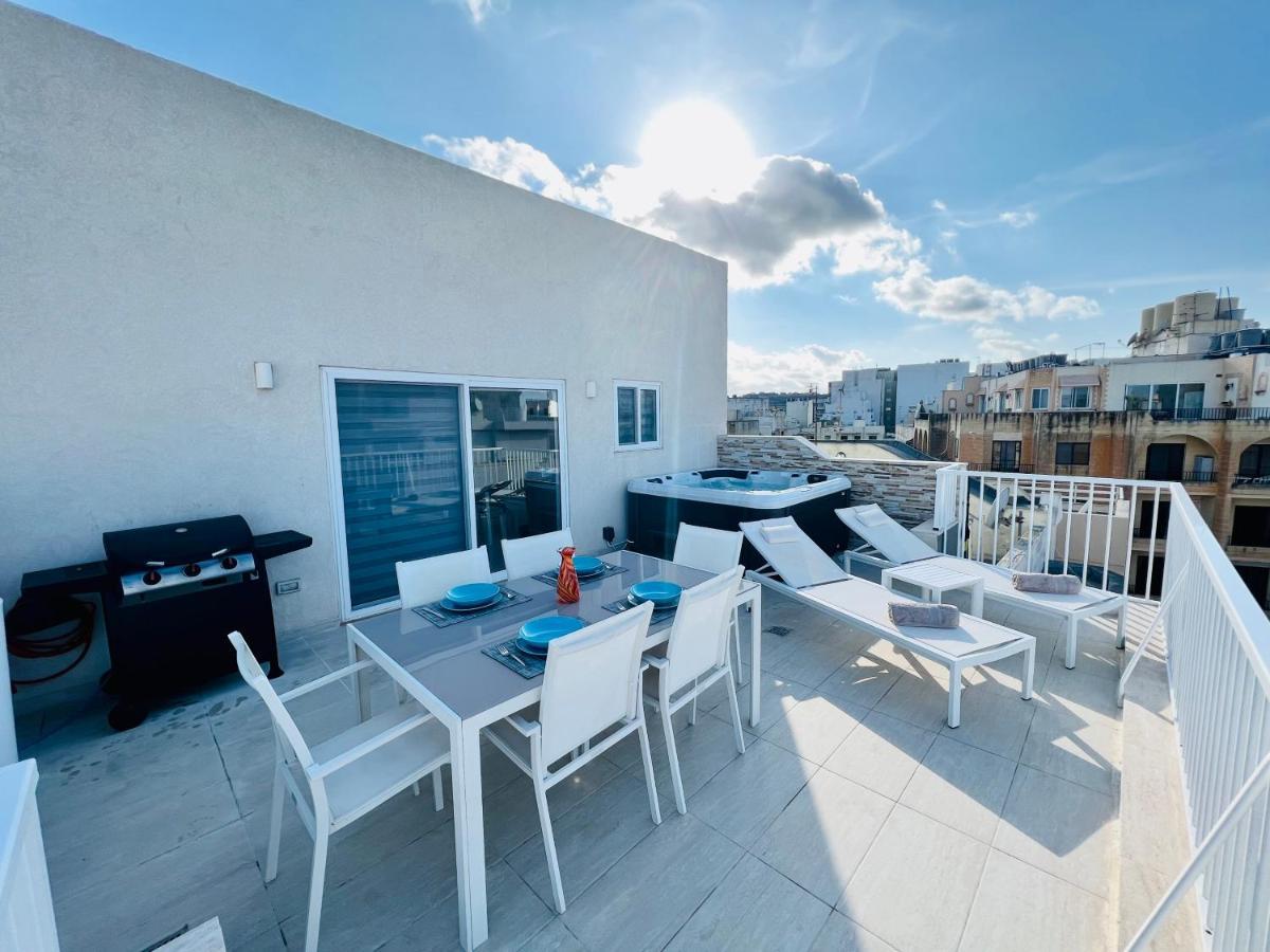 Poseidon Court Penthouse Superior Apartment *