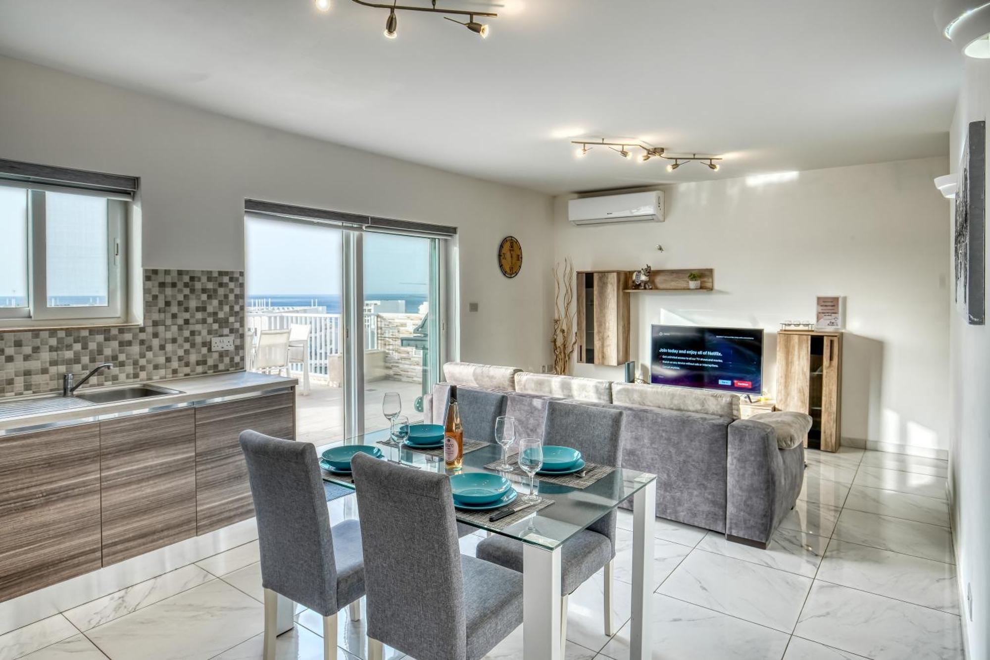 Poseidon Court Penthouse Superior Apartment St. Paul's Bay