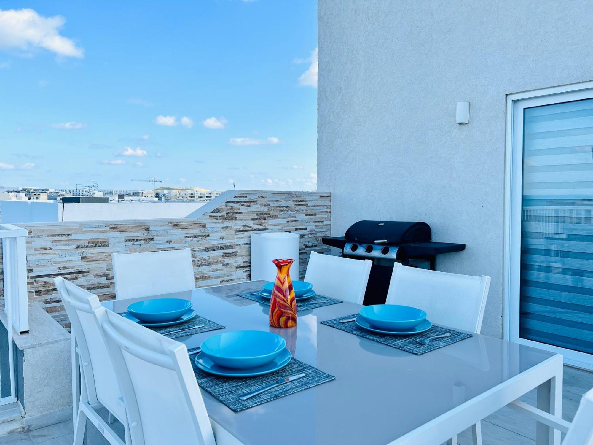 Poseidon Court Penthouse Superior Apartment *
