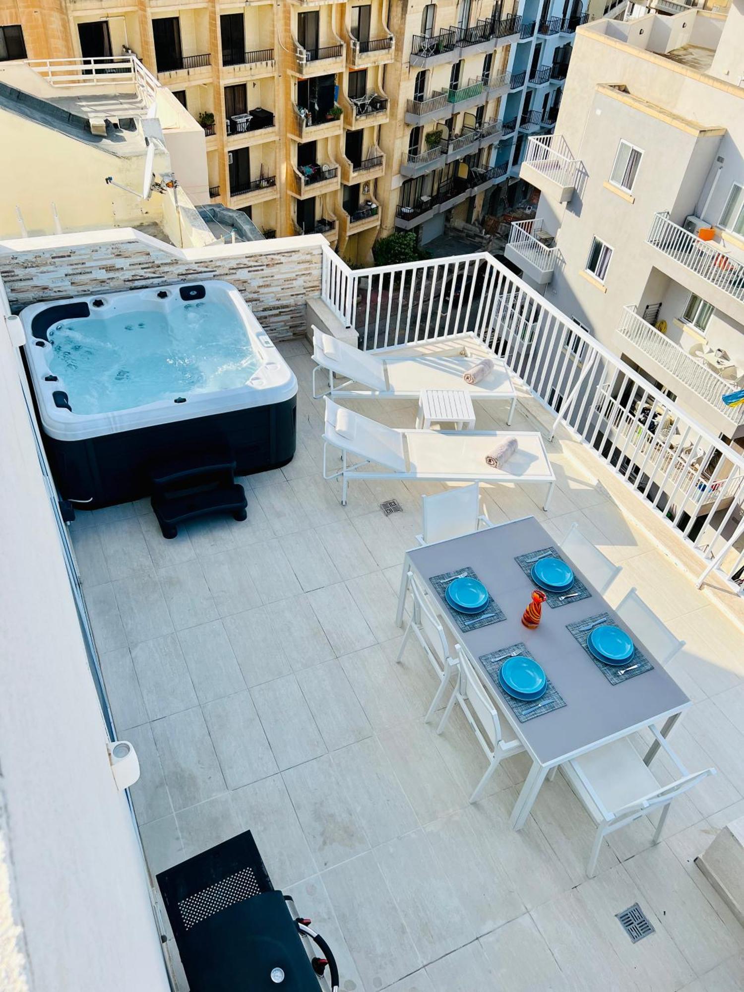 Poseidon Court Penthouse Superior * St. Paul's Bay